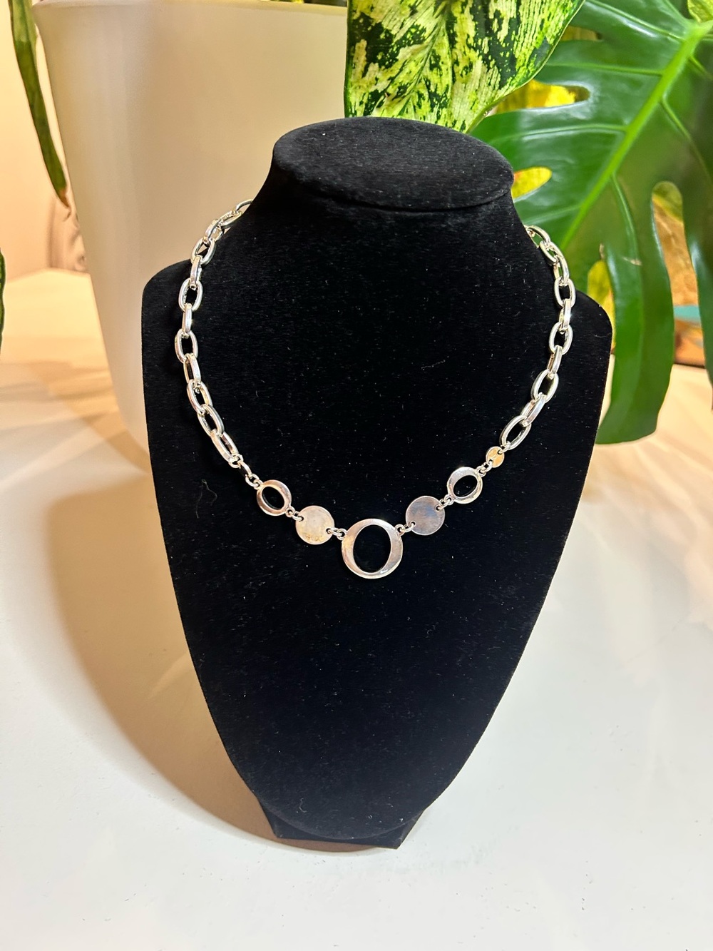 Banana Republic Hammered Mixed Circle Paperclip Chain Link Necklace- Silver Tone